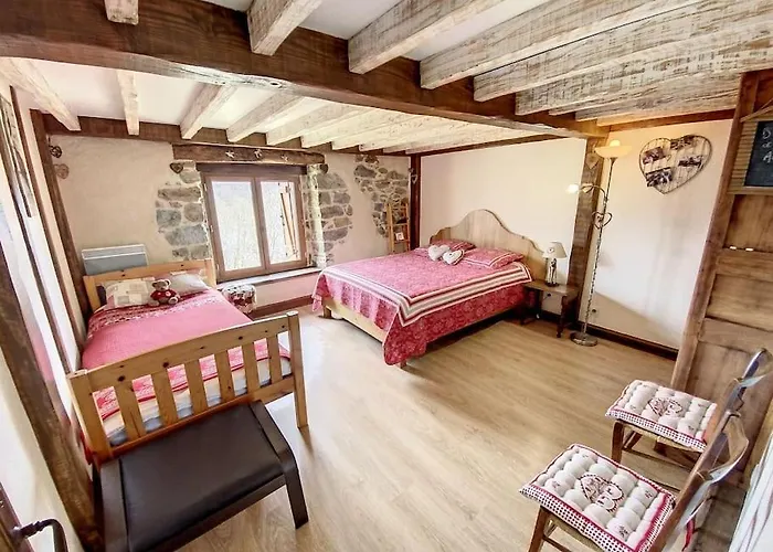 La Grange D'ardichen Vue Sur Les Montagnes