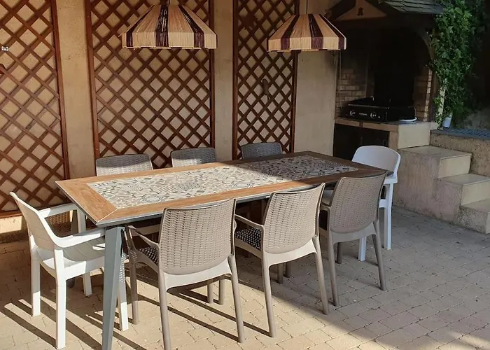 La Grange D'ardichen Vue Sur Les Montagnes *