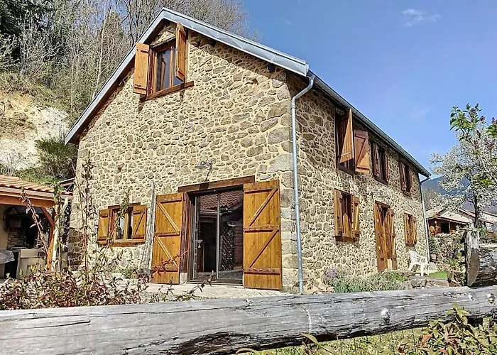 La Grange D'ardichen Vue Sur Les Montagnes
